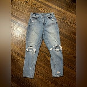 American Eagle women’s mom jean